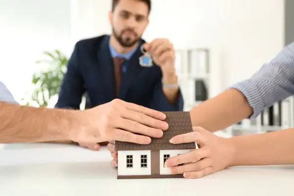 Couple arguing over property in divorce mediation Hartlepool