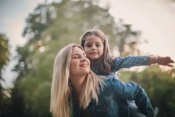happy mum and daughter following mediation to resolve parental alienation Hartlepool